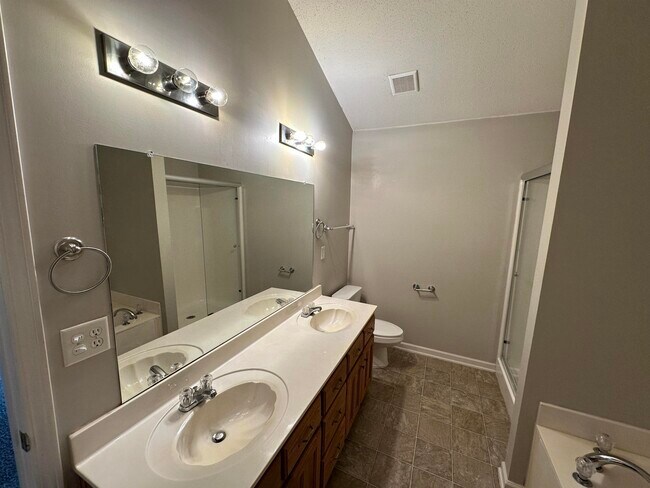 Building Photo - 1409 Brimfield Cove