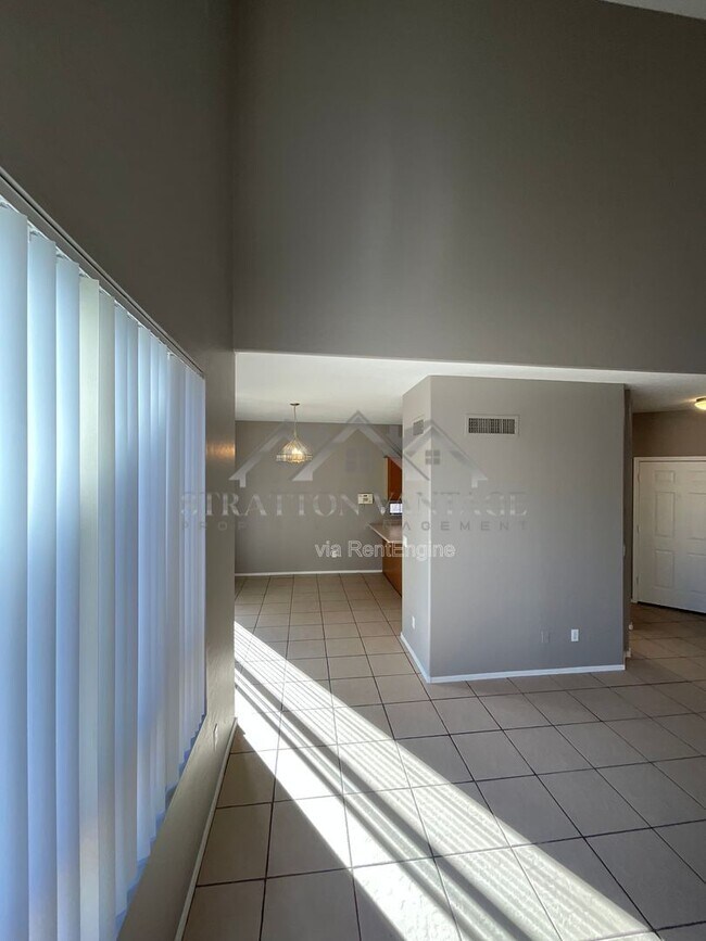 Building Photo - 11381 W Yuma St