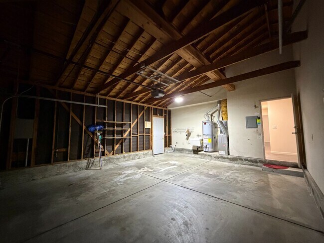 Building Photo - 745 Cedar Dr