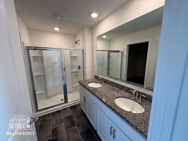 Building Photo - 2024 build, great neighborhood, stainless appliances, granite countertops!