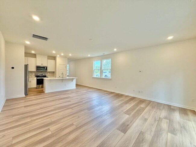 Building Photo - 10517 Brookside Reserve Rd
