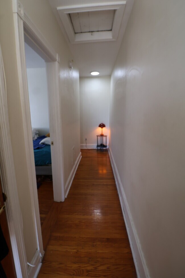 Building Photo - 1910 Pine St