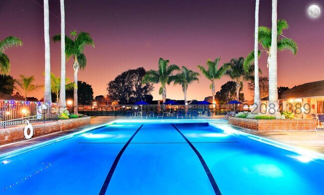 Primary Photo - 55+ Huntington Beach Condo – Pools, Pickle...