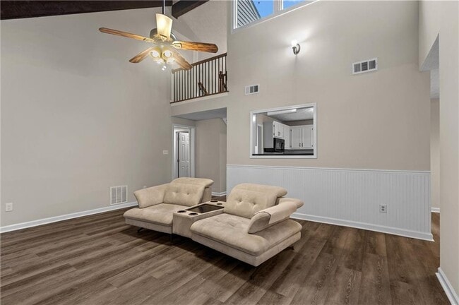 Building Photo - 2400 Salem Dr