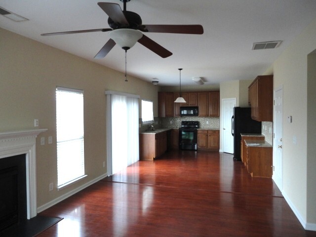 Building Photo - 690 Triple Crown Ct