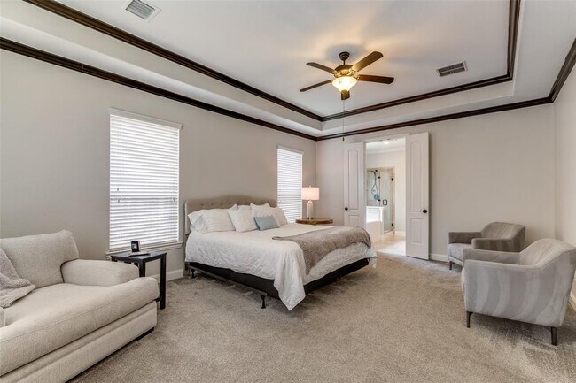 Building Photo - 15 Canoe Bend Dr