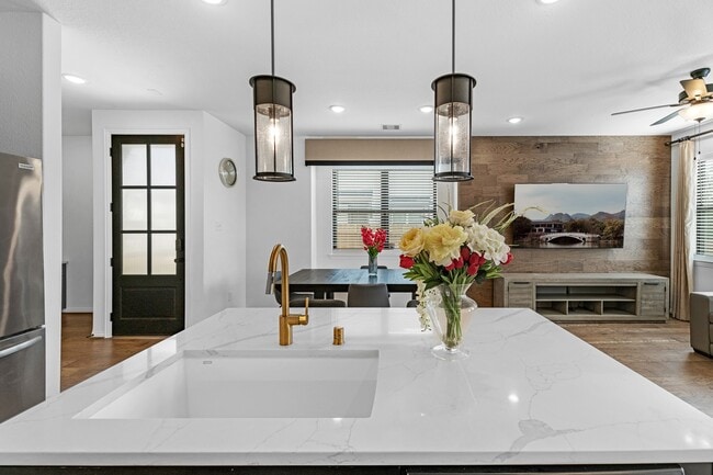 Building Photo - 27903 Western Crk Ct