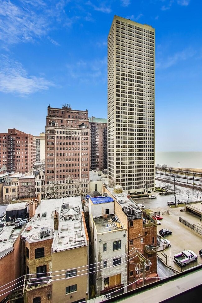 Building Photo - 100 E Bellevue Pl