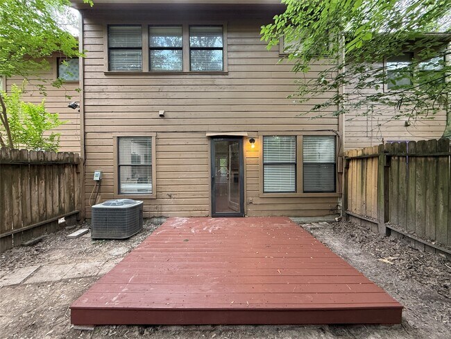 Building Photo - 22 Sawmill Grove Ln