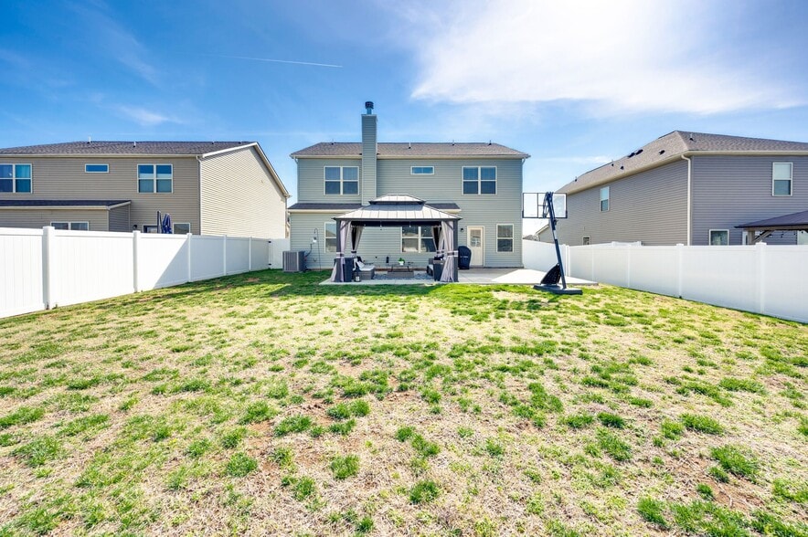 Building Photo - 2784 Nottingham Dr