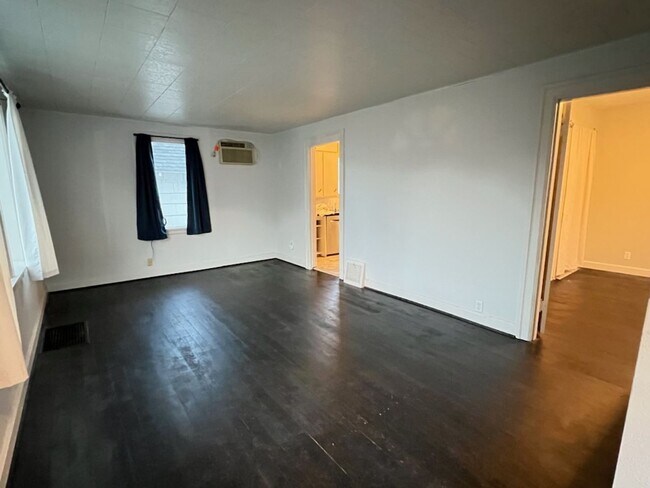 Building Photo - Spacious 3+ bed/2 bath home! Large fenced yard, garage, shed, w/d, a/c, d/w & more!