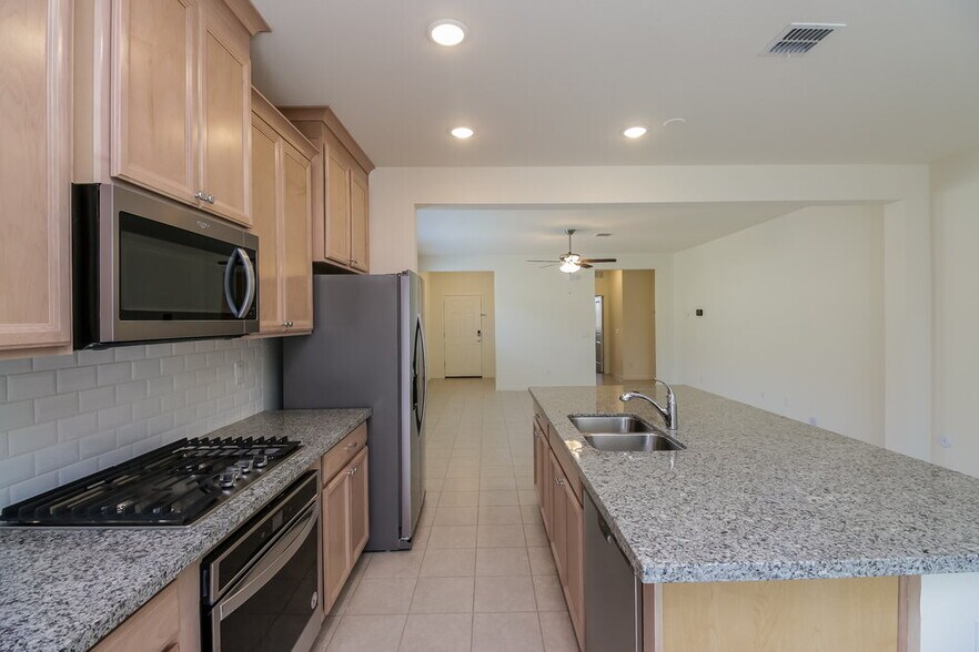 Building Photo - 4227 W Coneflower Ln
