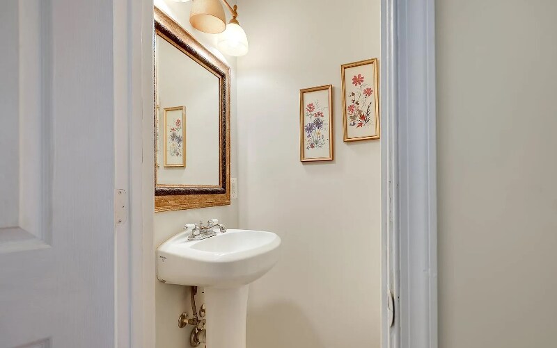 Building Photo - 123 Parkin St