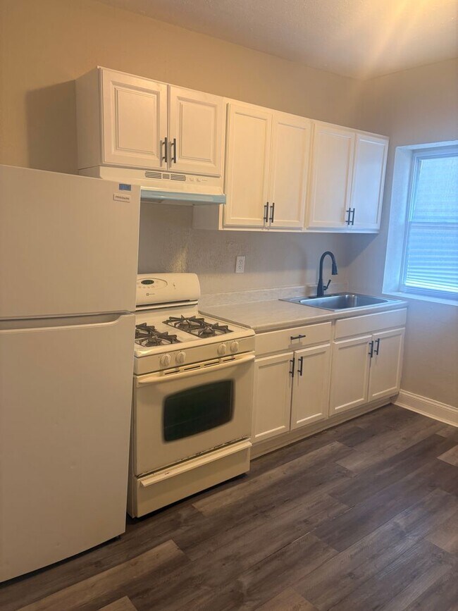 Building Photo - Fully Updated 3BR Home in East Baltimore – Modern Kitchen & Move-In Ready!