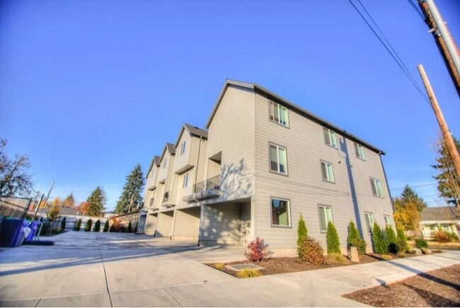 Building Photo - 607 NE 92nd Ave