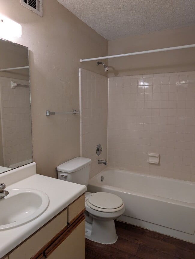 Building Photo - 2/2 Duplex Convenient to TCC and FSU