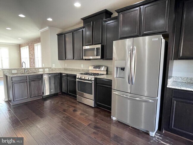 Building Photo - 201 Woodstream Cir