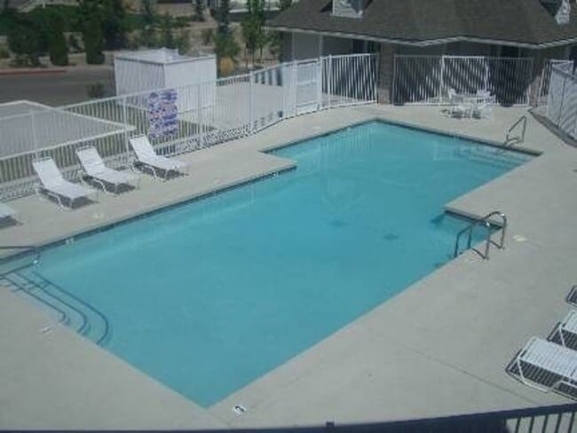 Building Photo - 4 Bedroom Master Suites at The Edge at Reno - Walking Distance to UNR