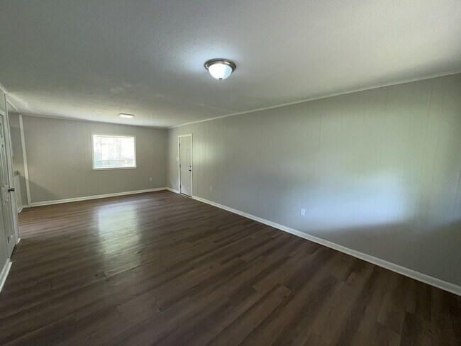 Building Photo - 3341 Suncrest Dr