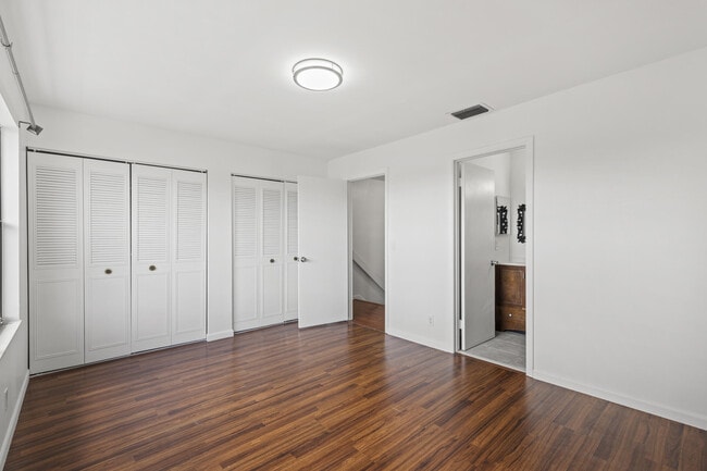 Building Photo - 814 Hill Dr