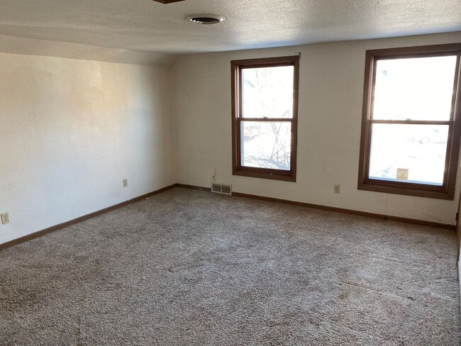 Building Photo - 524 S 3rd Ave