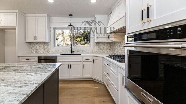 Building Photo - Stunning Remodeled 4 bedroom / 4 bath-2026...
