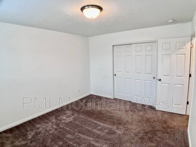 Building Photo - 2013 W 950 N