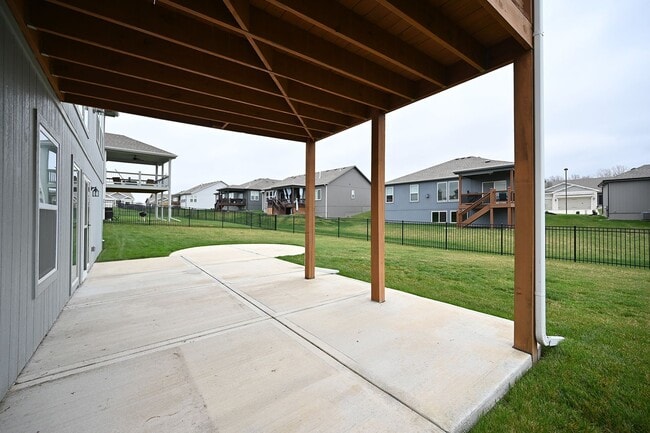 Building Photo - 7465 NW Douglas Ct