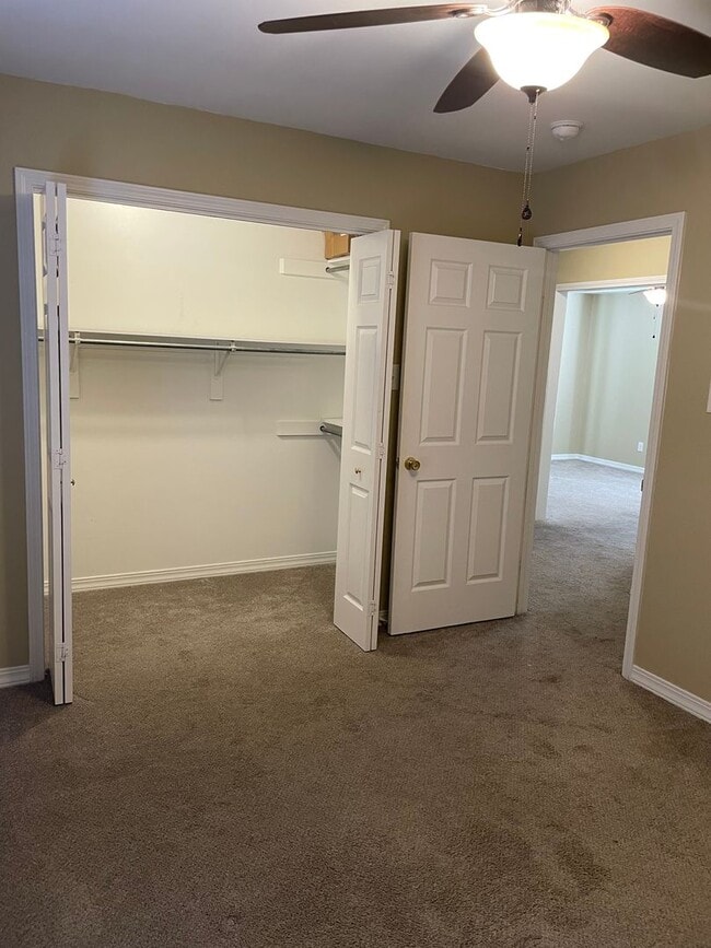 Building Photo - 2br 1 bath with washer dryer connections