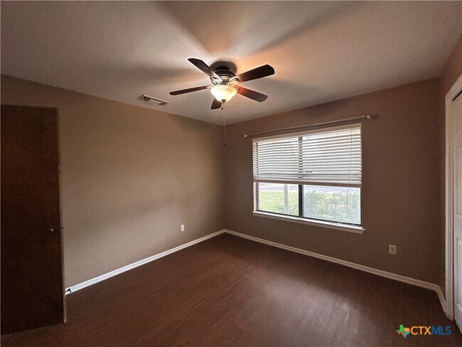 Building Photo - 826 Timber Dr