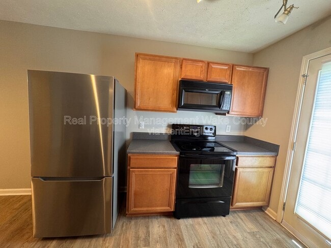 Building Photo - 5228 Big Bass Dr