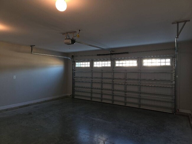 Building Photo - 3 bedroom, 2 bath in Rockford Forest