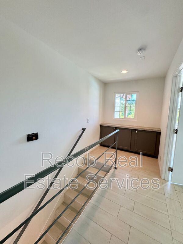 Building Photo - 3473 Mission Mesa Way