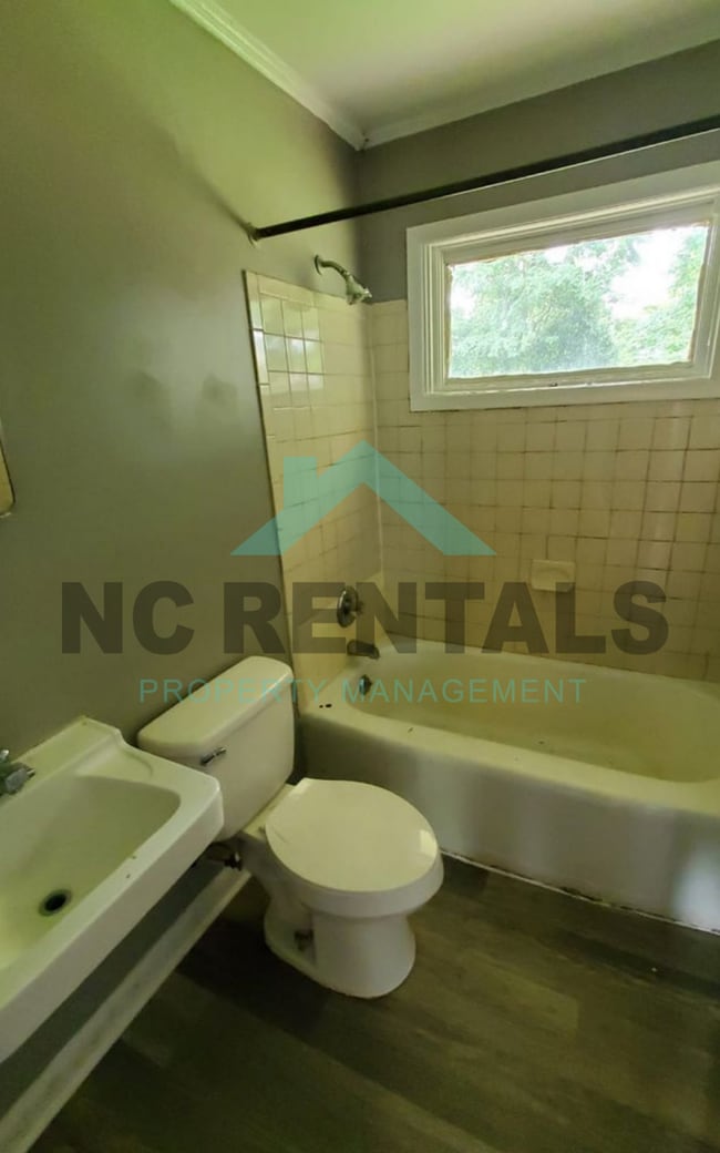 Building Photo - 5002 Cherry St