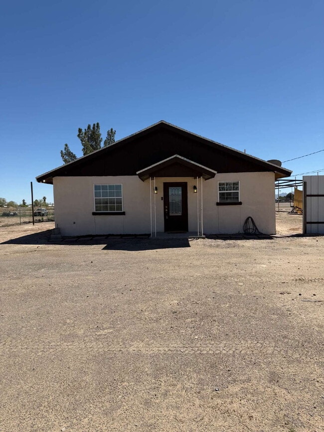 Building Photo - Price Reduced! Cozy ranch style two-bedroom one bath home in the heart of Tornillo Texas. 
Lease ...