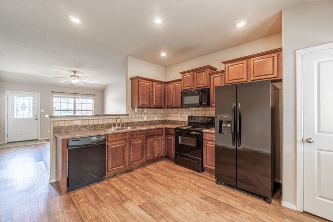 Building Photo - 2220 Ridgeway Ln
