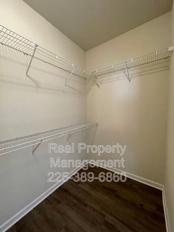 Building Photo - 5630 Arialo Dr