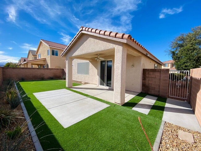 Building Photo - Beautiful single story in the Southwest! Quiet, secluded, and gated Sequoia community with park!