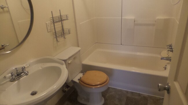 Building Photo - Very nice 1 bedroom duplex unit in Tacoma!!