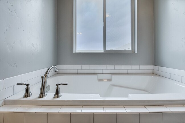 Building Photo - Newer home in Meridian  2100Sqft, Goldengrove Sub., Room for all of your Toys