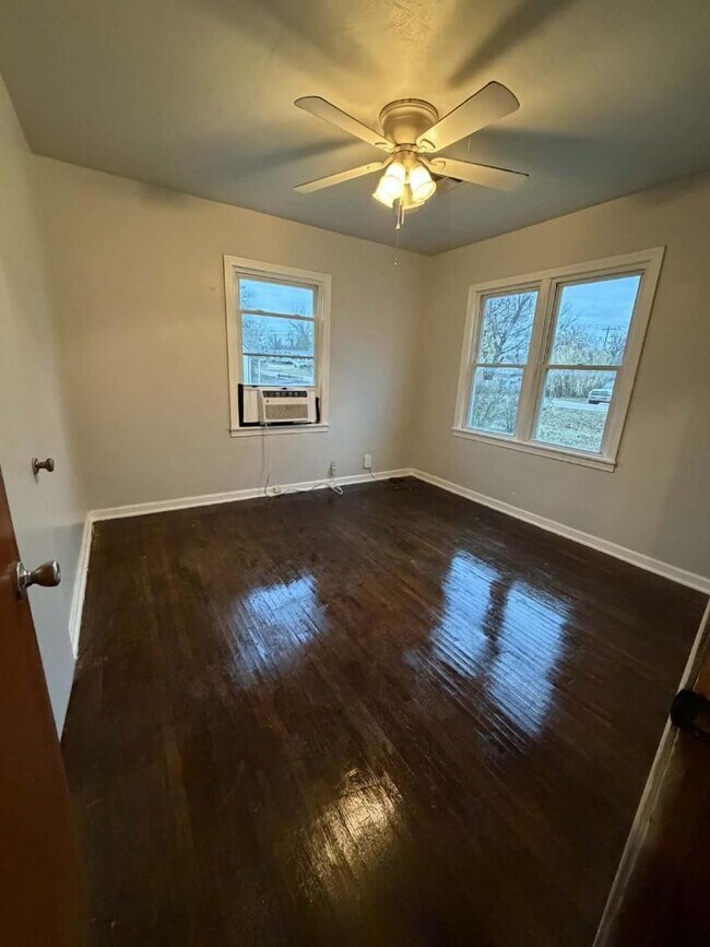 Building Photo - 1216 N 6th St