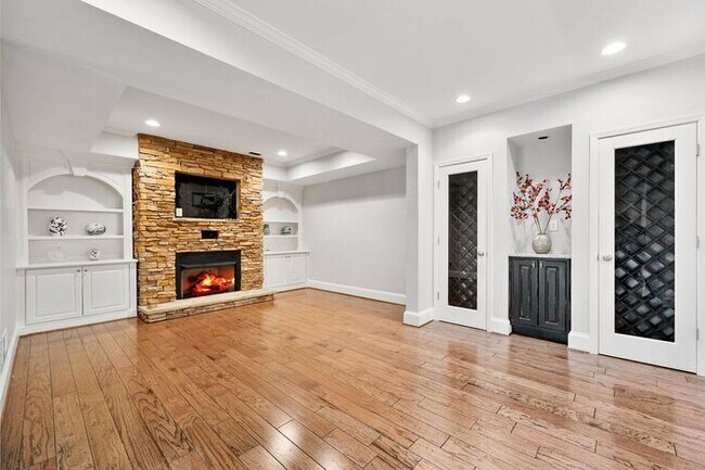 Building Photo - 7015 Blackthorn Ln