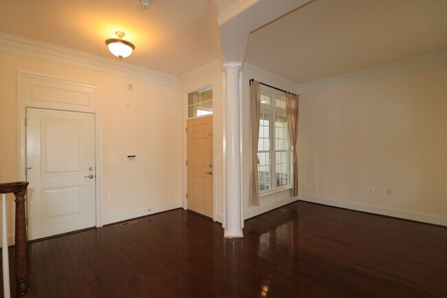 Building Photo - SHORT TERM LEASE AVAILABLE -- Luxury TH in Bethesda - 4 bed + 3.5 ba - Elevator TH in Gated commu...