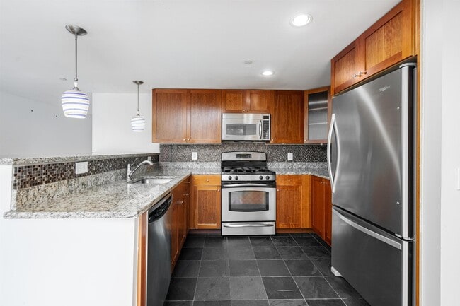 Building Photo - 700 Grove St