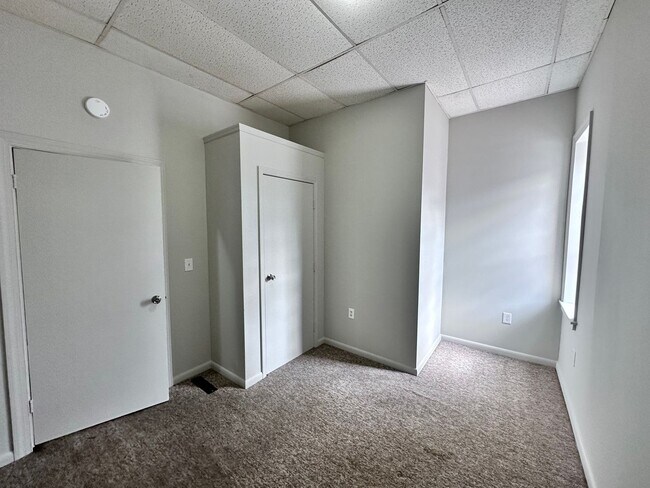 Building Photo - 201 E Cottage Pl