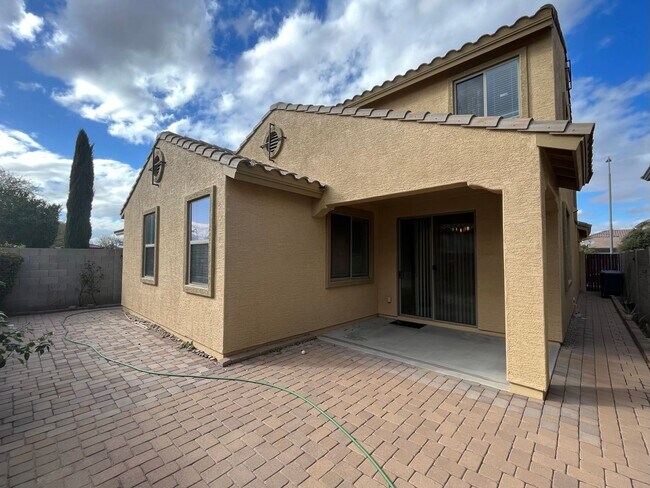 Building Photo - 4 Bedroom Home with Loft in Stonefield Com...