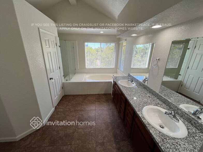 Building Photo - 6102 Cameo Dr