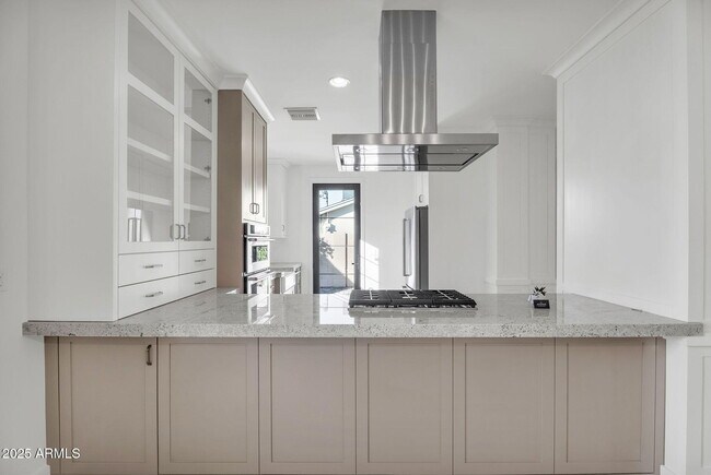 Building Photo - 4901 E Amelia Ave