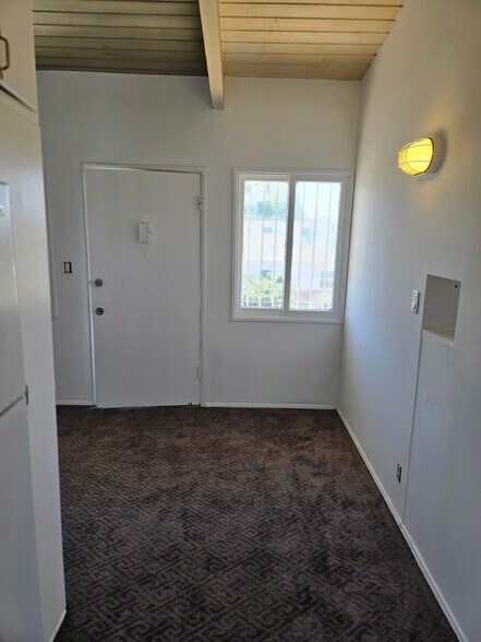 Dining Area - 3674 Veteran Ave