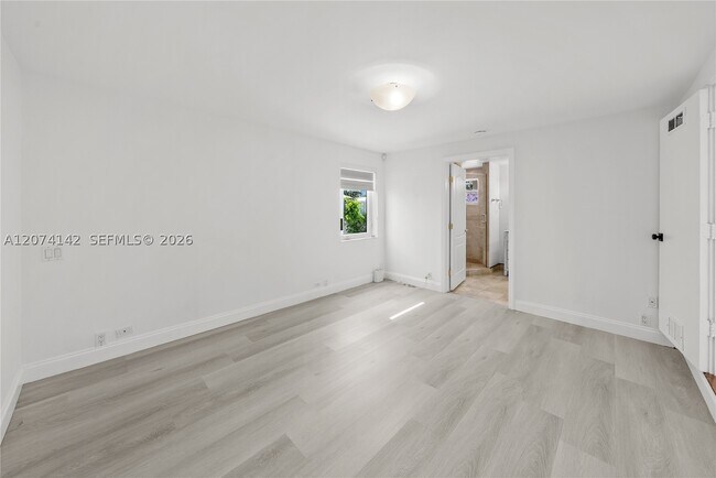 Building Photo - 3130 SW 27th St